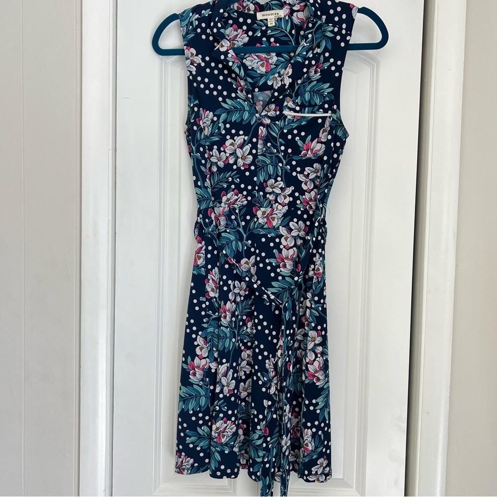 Monteau floral collared shirt dress with belt, size Medium
